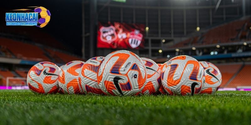 Theo dõi thông tin lực lượng và đội hình ra sân